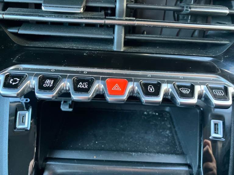 2022 Peugeot 2008 1.2 PureTech Allure Premium 5dr Estate PETROL Manual