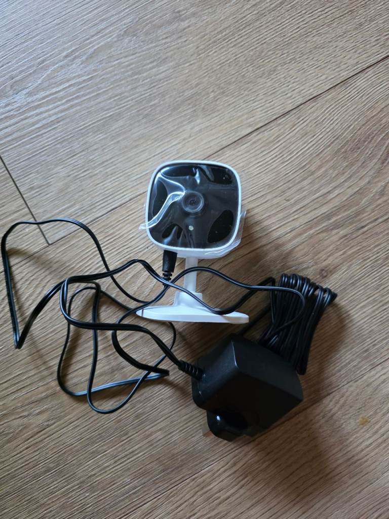 TAPO Home Security Camera with Power Adapter 