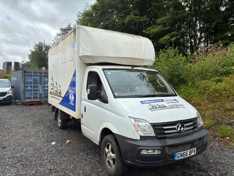 LDV/Maxus V80 Luton box van with tail lift