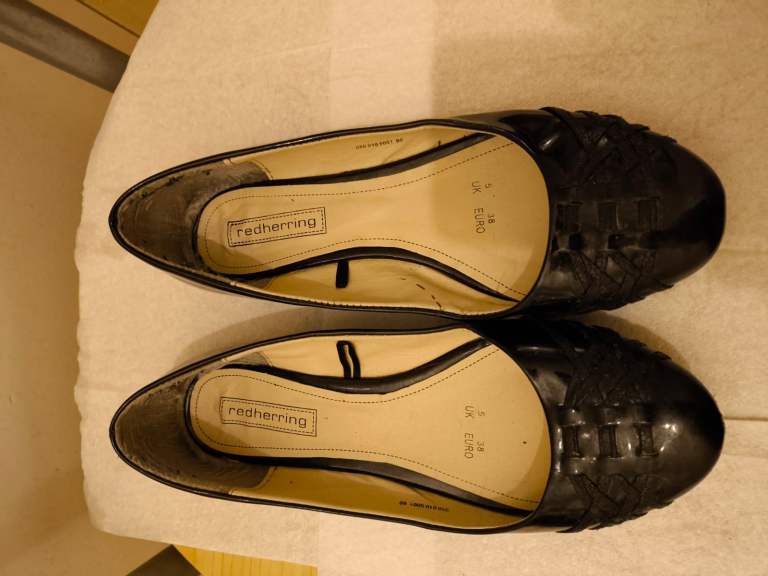 Red herring lady's shoes
