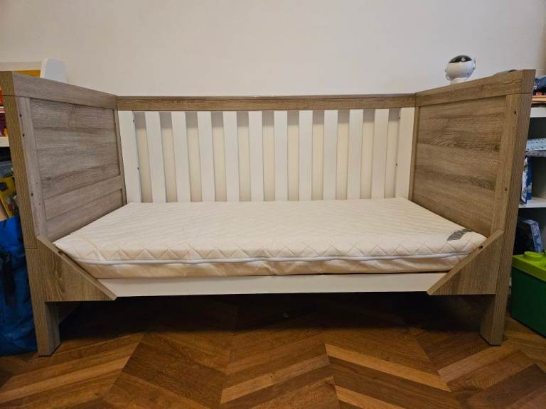 Tutti bambini cot bed