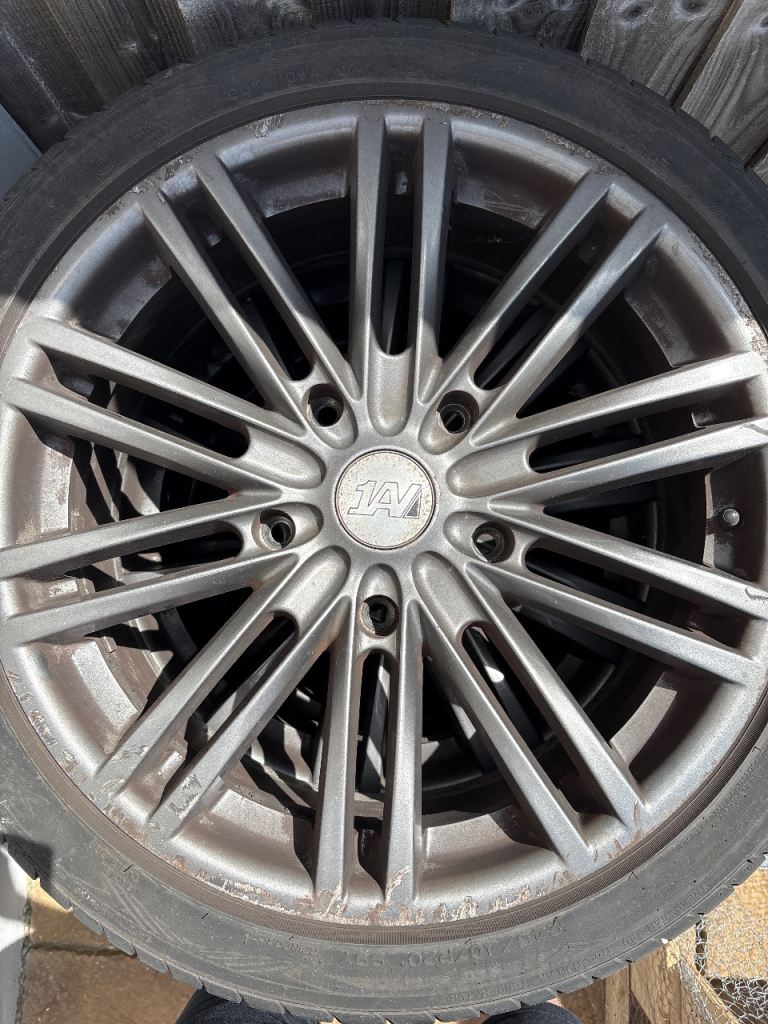 Wheels and tyres 