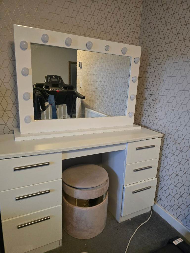 Whitebdressing table