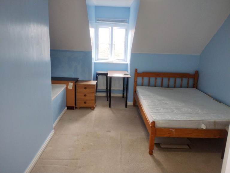 Large En-suite Double Room in Modern Home