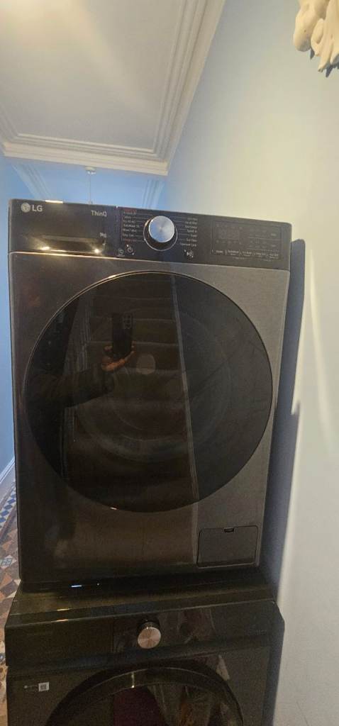 LG 9kg Counter-Depth MAX™ Washing Machine, Platinum Black (Excellent Condition)