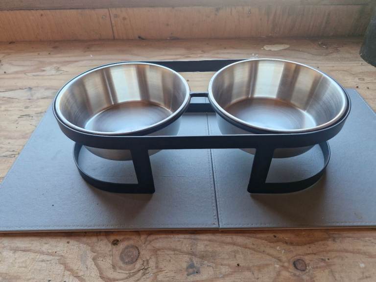 Dog Feeder