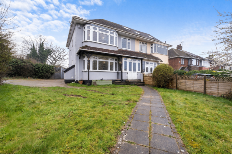 212 Barnet Road,  EN6 2SH - Available Now!