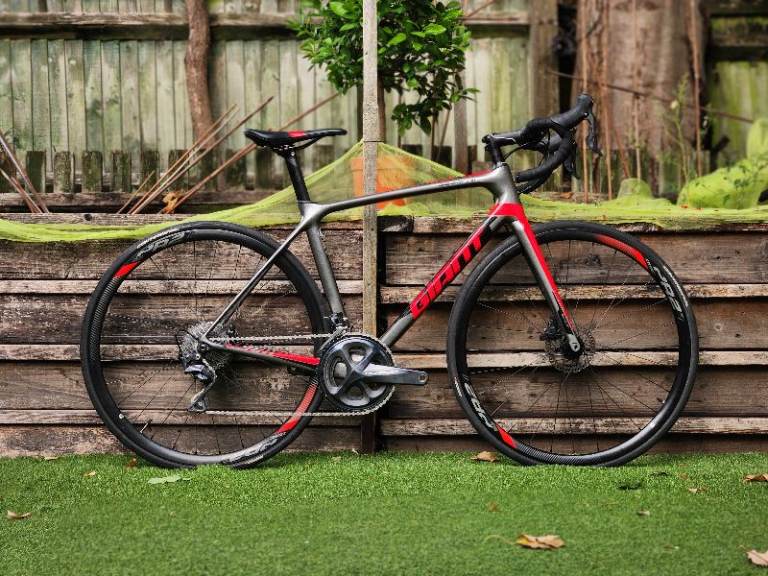 FULL CARBON GIANT TCR ADV | 11sp ULTEGRA HYD DISC | ROAD BIKE | 53cm MEDIUM 