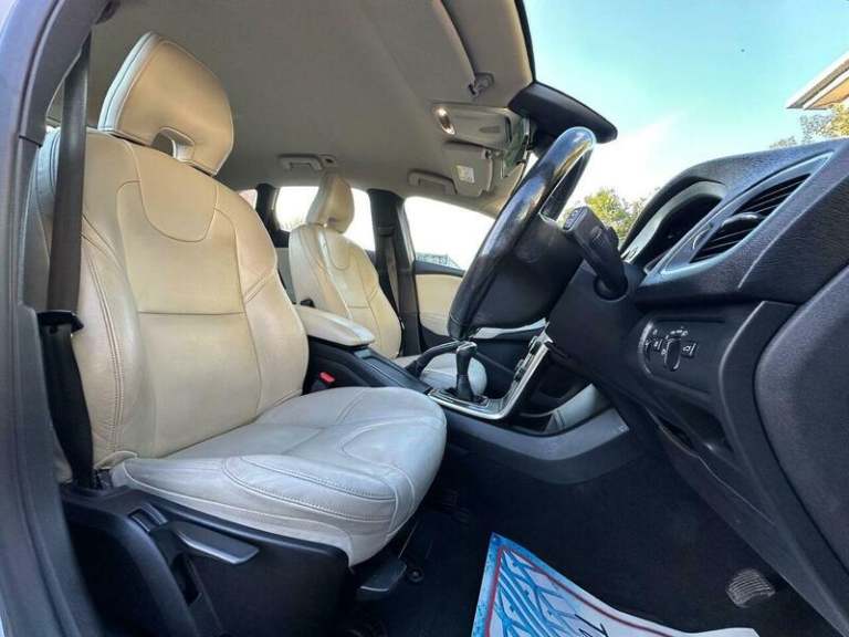 2015 Volvo V40 1.6 D2 SE Lux Euro 5 (s/s) 5dr HATCHBACK Diesel Manual