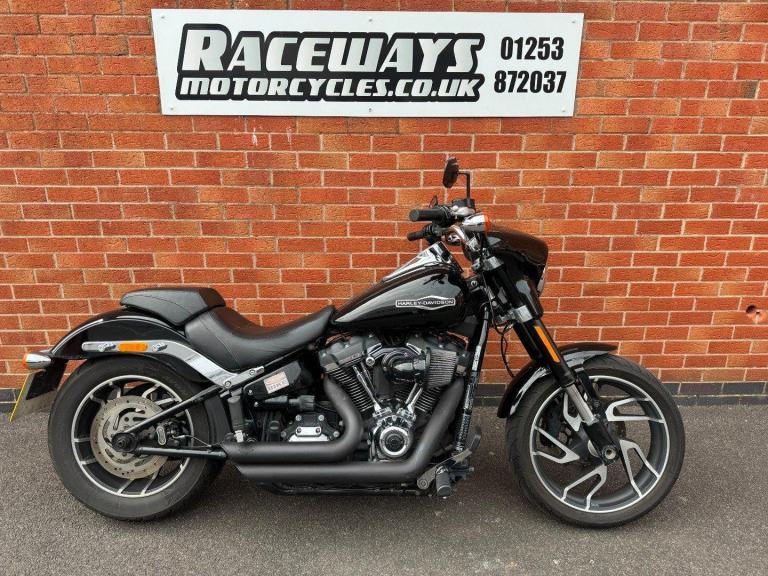 HARLEY-DAVIDSON FLSB SPORT GLIDE 2018 67 REG 15,255 MILES BLACK USED MOTORCYCLE 