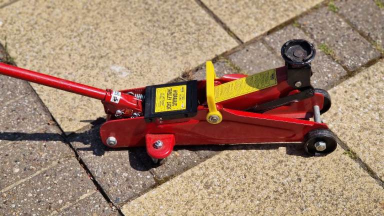 Streetwise SW2TJCB 2 Tonne Hydraulic Trolley Jack