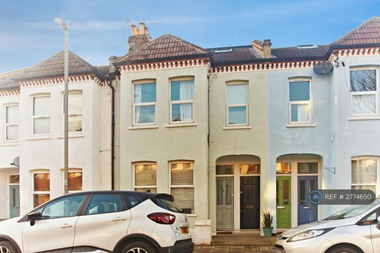 4 bedroom flat in Leverson Street, London, SW16 (4 bed) (#2774650)