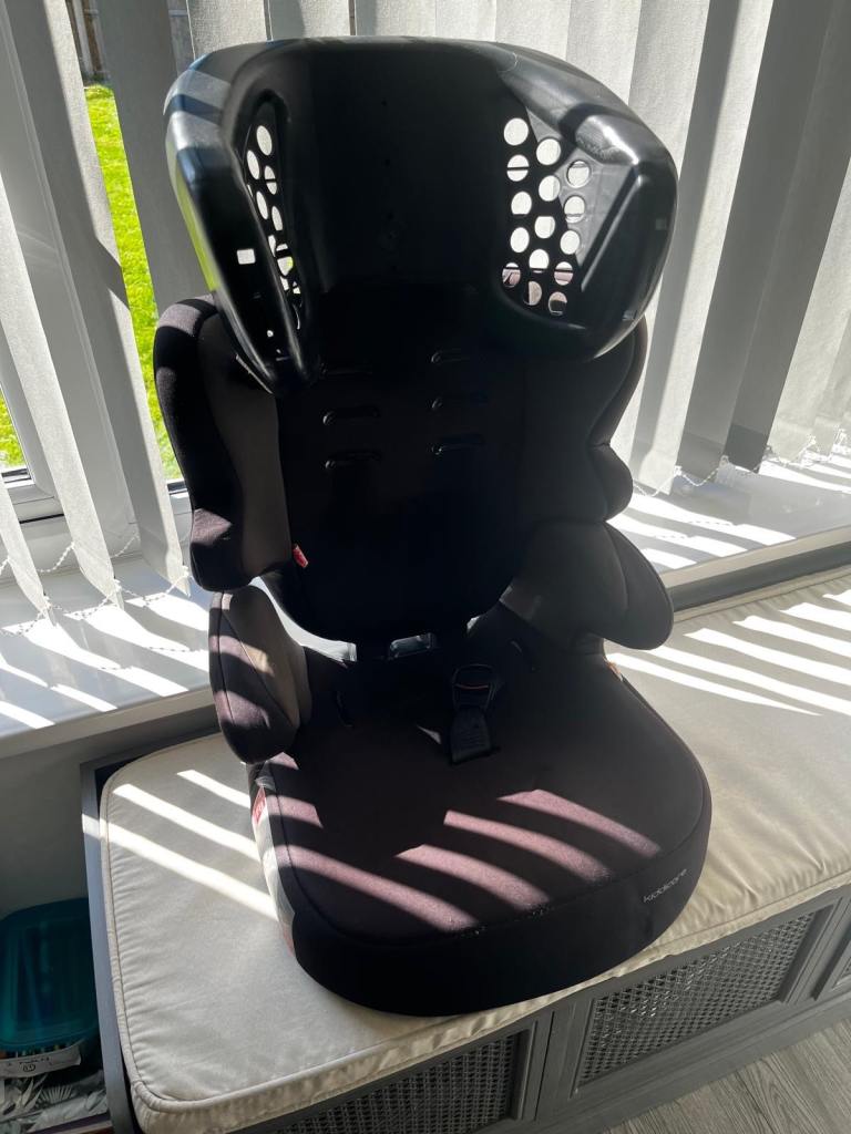 Children’s car booster seat