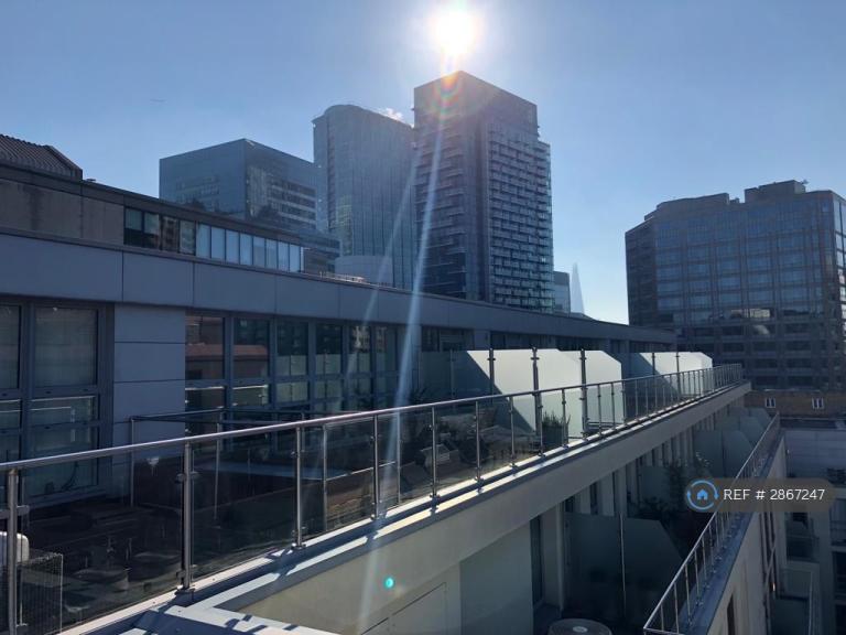 2 bedroom flat in Lamb's Passage, London, EC1Y (2 bed) (#2867247)