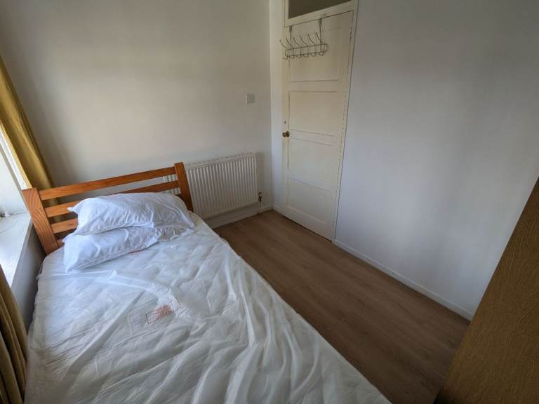 Bills Included, Single Room in a 3 Bed Flat,  Ideal for Green Park, Tesco Distribution Centre,