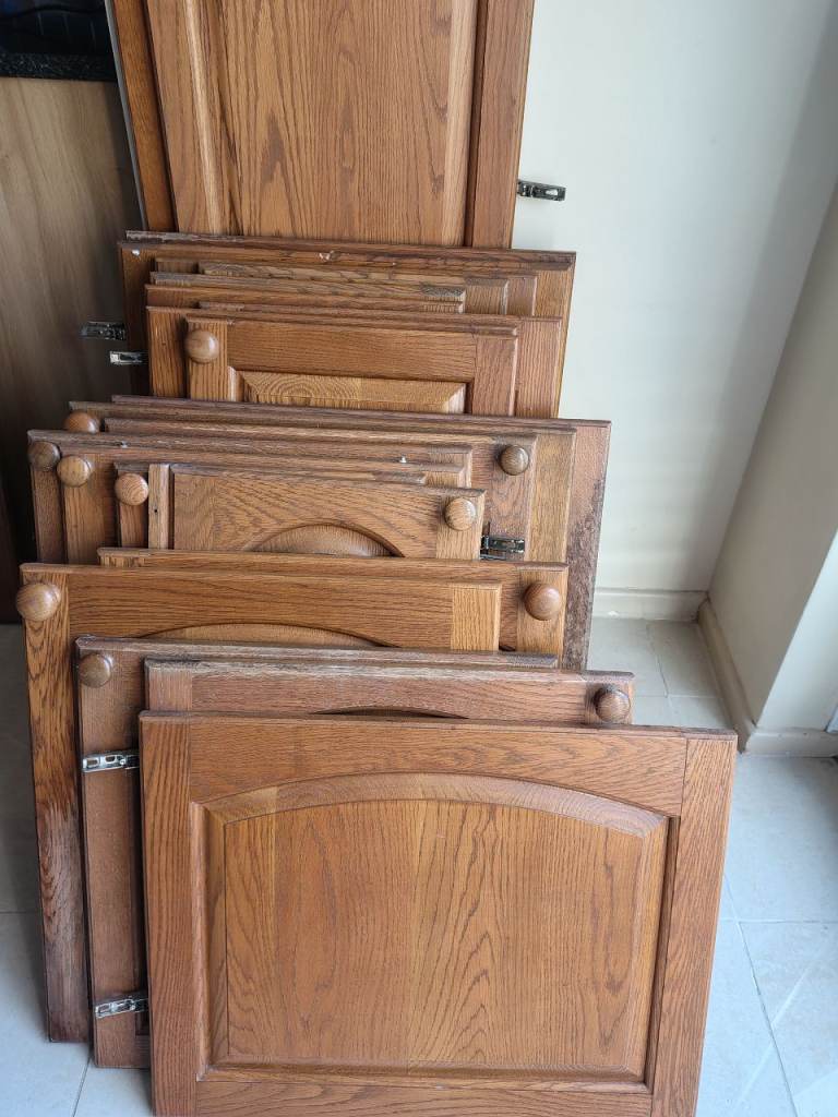 Oak Kitchen Unit Doors various sizes (see list in images) x 27 plus draw fronts
