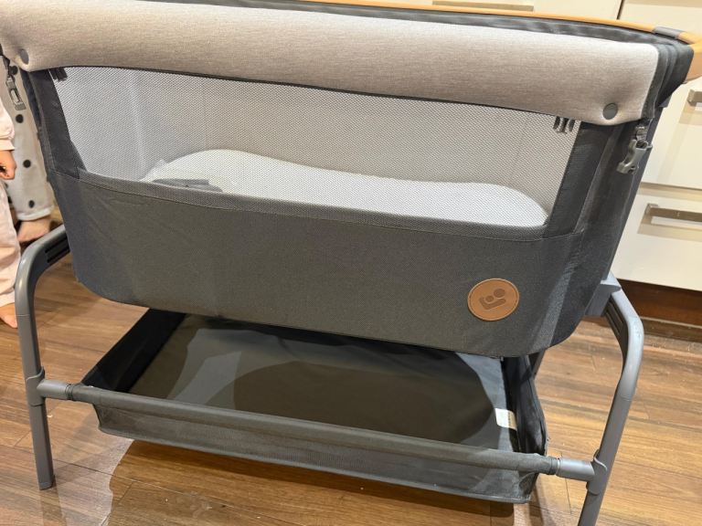 Baby cot travel cot