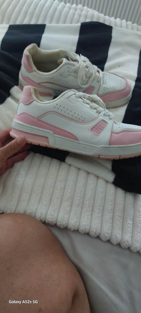 Ladies size 7 pink white leather trainers 