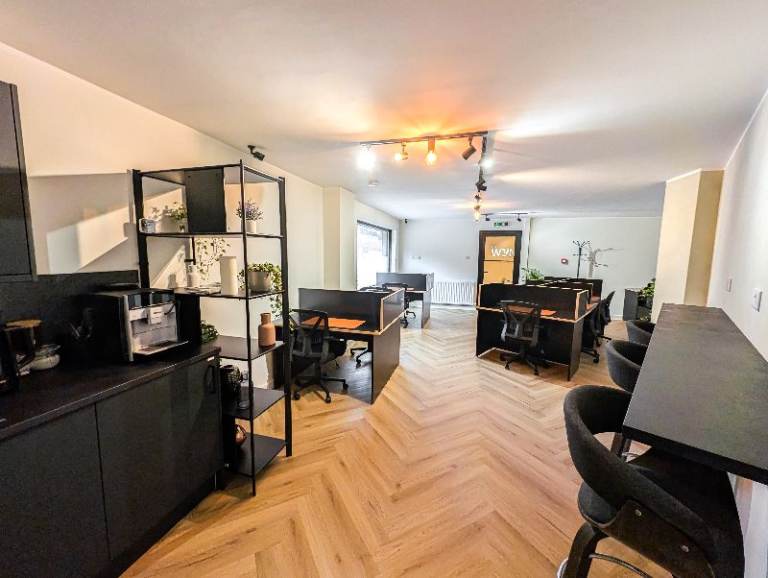 10 person serviced office 