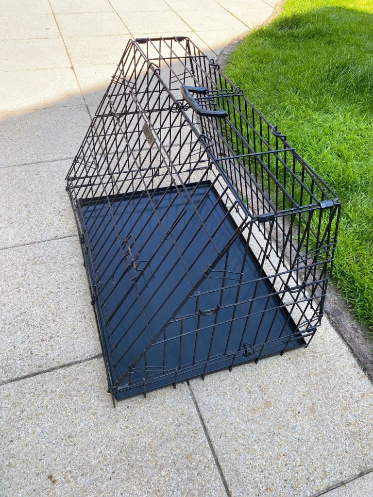 EllieBo dog crate for car