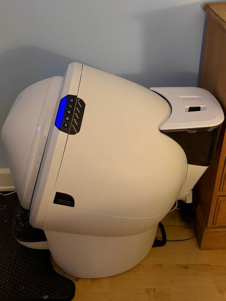 Litter-Robot 4 (White) + LitterHopper & Enclosure (under 6 months old)