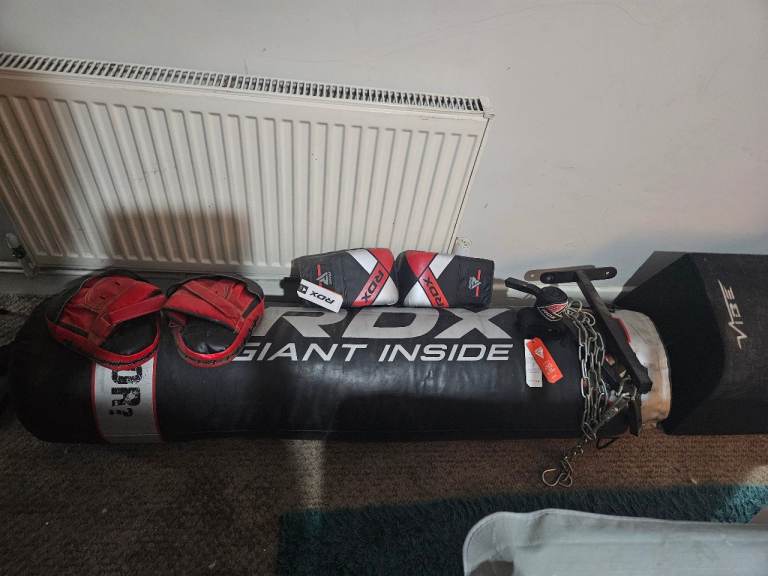 Punch bag & accessories 