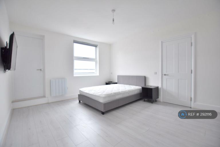 2 bedroom flat in Southgate St, Gloucester, GL1 (2 bed) (#2921116)
