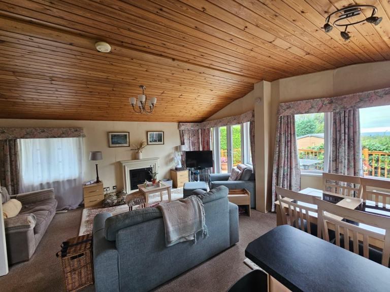 LOG CABIN OFF SITE SALE 3 BEDROOM TWIN LODGE 40FT X 20FT | 2006 EX PRIVATE OWNED