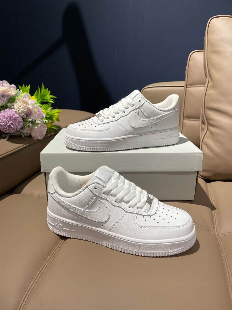 Nike Air Force 1 Low '07 White Brand New In Box UK 8.5