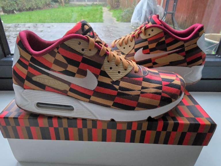 image for Rare Nike Air Max 90s London Underground White Black LUX JCRD SP Roundel Men Size UK 7 & Box EU 41