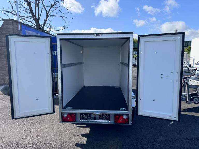 Brand New 6,8ft x 3,8ft x 4,1ft Single axle Box trailer with Barn doors 750KG Un braked