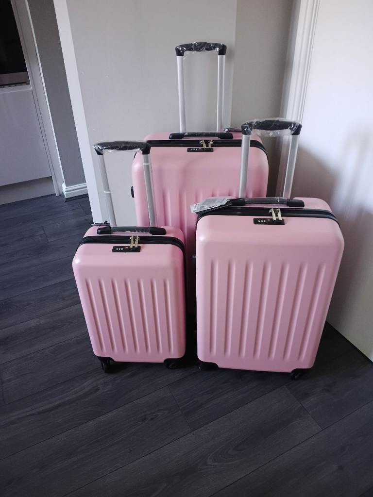 New Boxed Kono 3 piece luggage set.