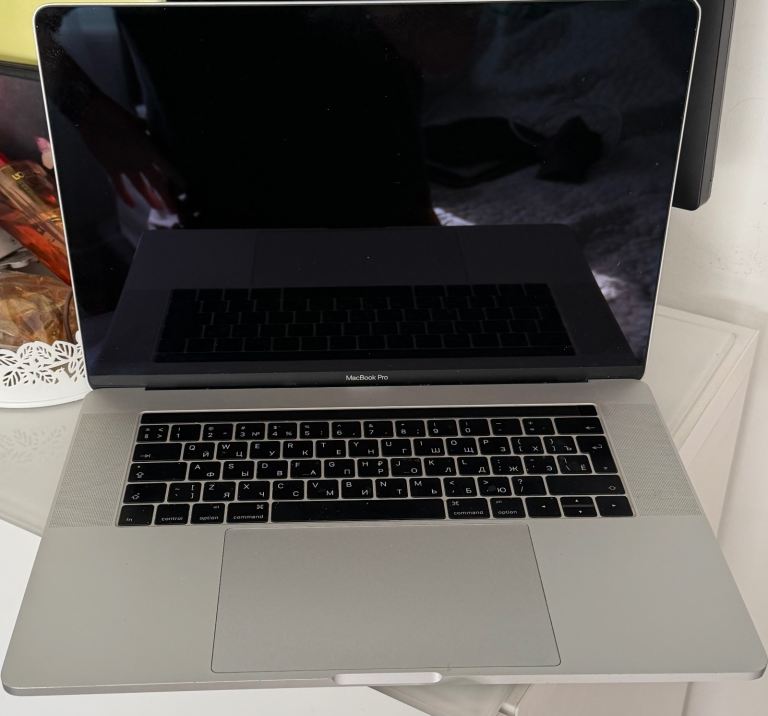 MacBook a1707 faulty screen for parts