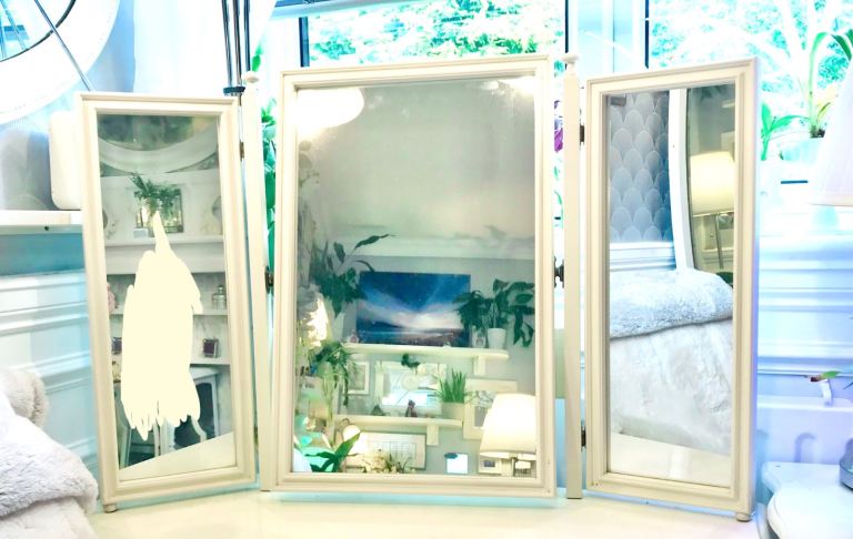 White triple adjustable dressing table mirror, stand alone, tilting action 