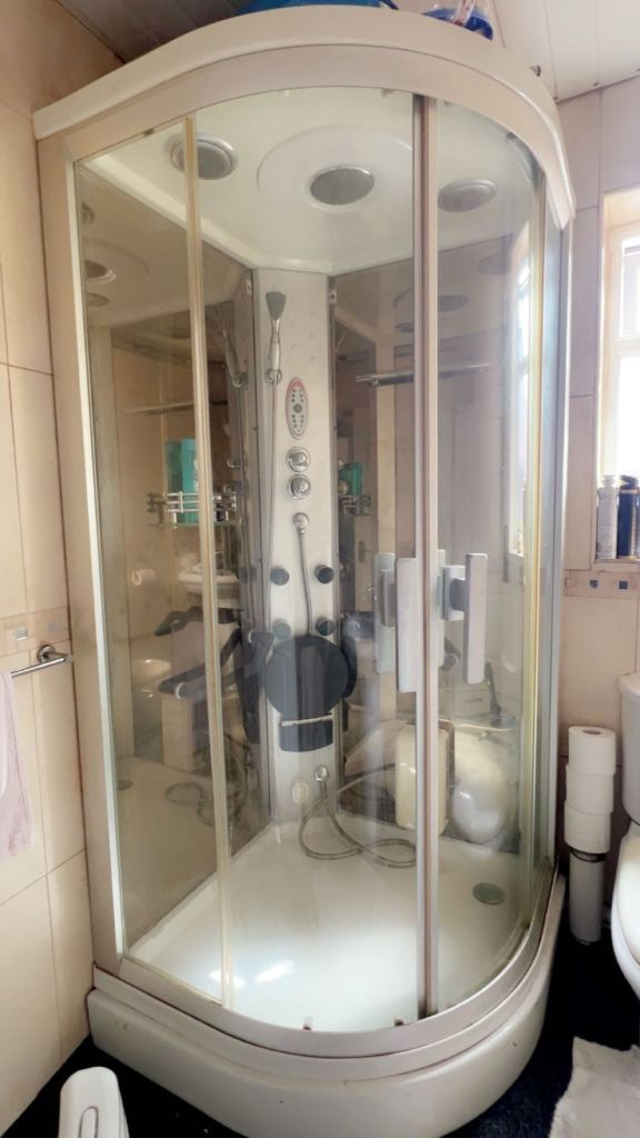 Corner Shower Enclosure with Multiple Jets – Good Condition