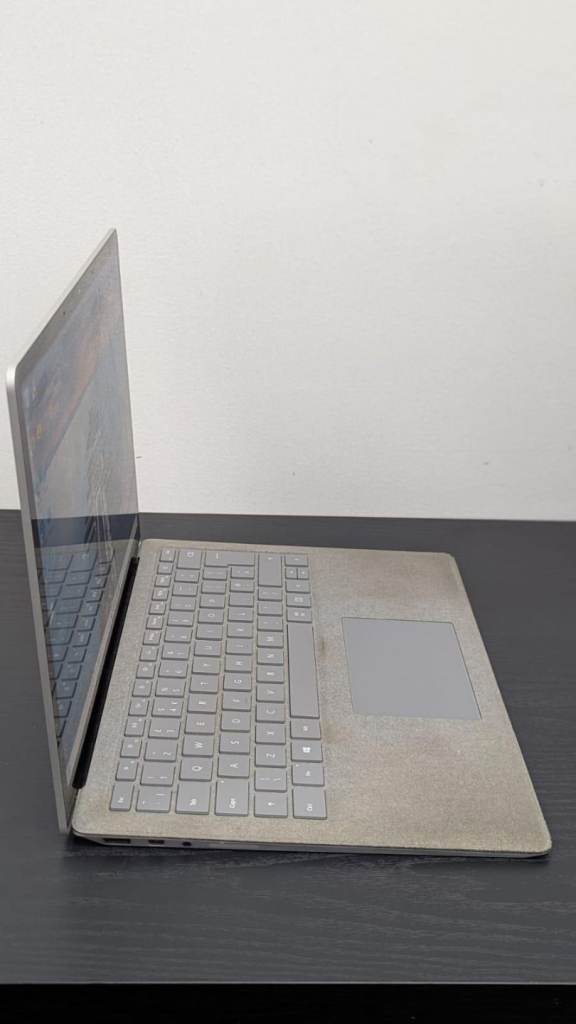 Microsoft Surface Laptop 2 | 8GB RAM | 256GB SSD|Touchscreen | Intel i5 | Windows 11 Pro