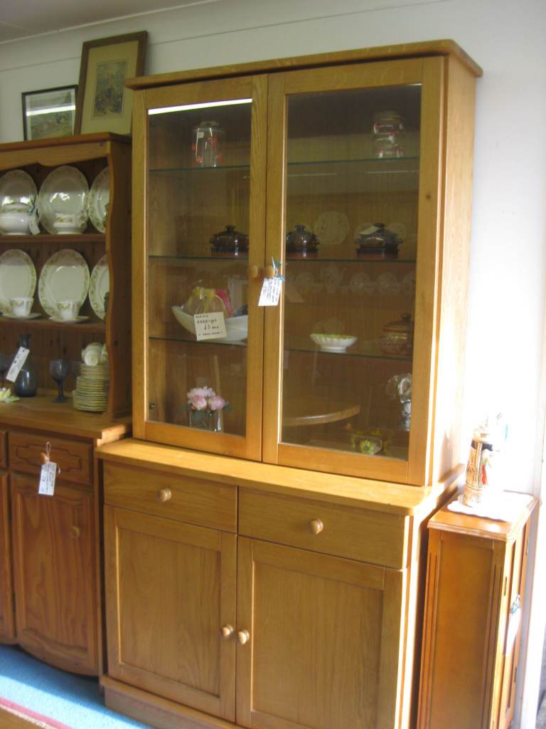 QUALITY SOLID OAK GLAZED DRESSER. SPLITS IN 2. IDEA IN ANY ROOM. GREAT ORDER. DELIVERY AVAILABLE