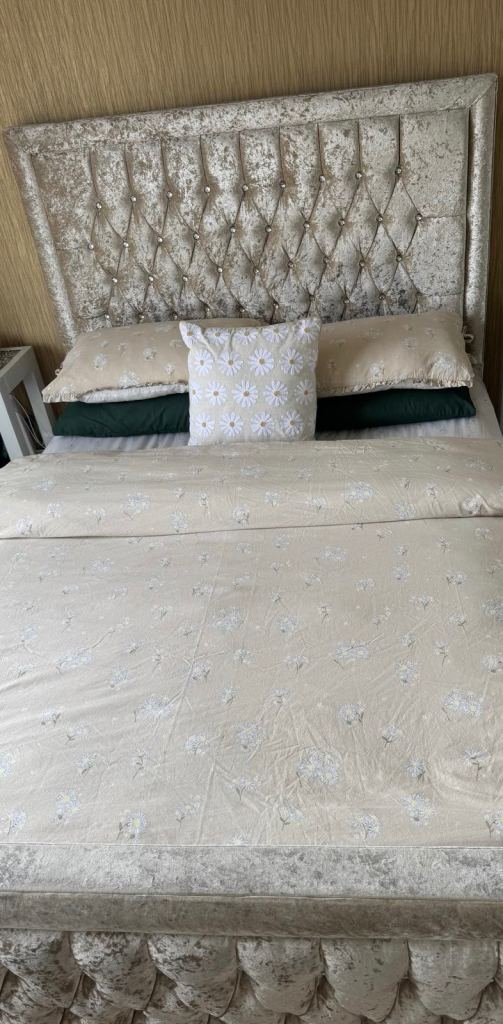 King bed Frame with Headboard – Crushed Velvet, Silver