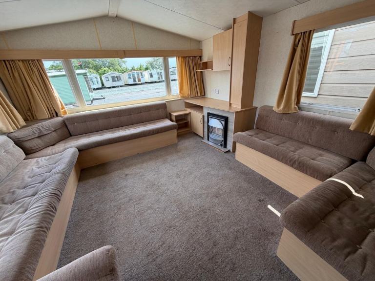 DELTA SANTANA 32X12 • 2 BED • BUDGET STATIC • £6,500