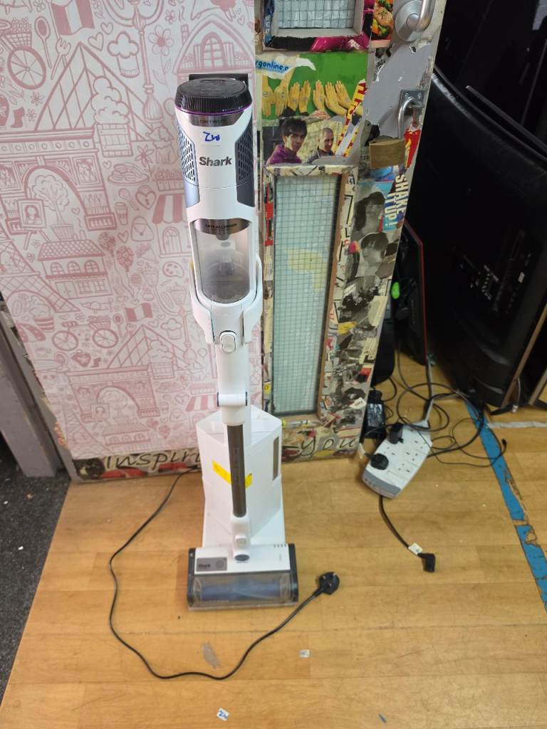 Shark Detect Pro Cordless Vacuum Cleaner – White, Good Condition