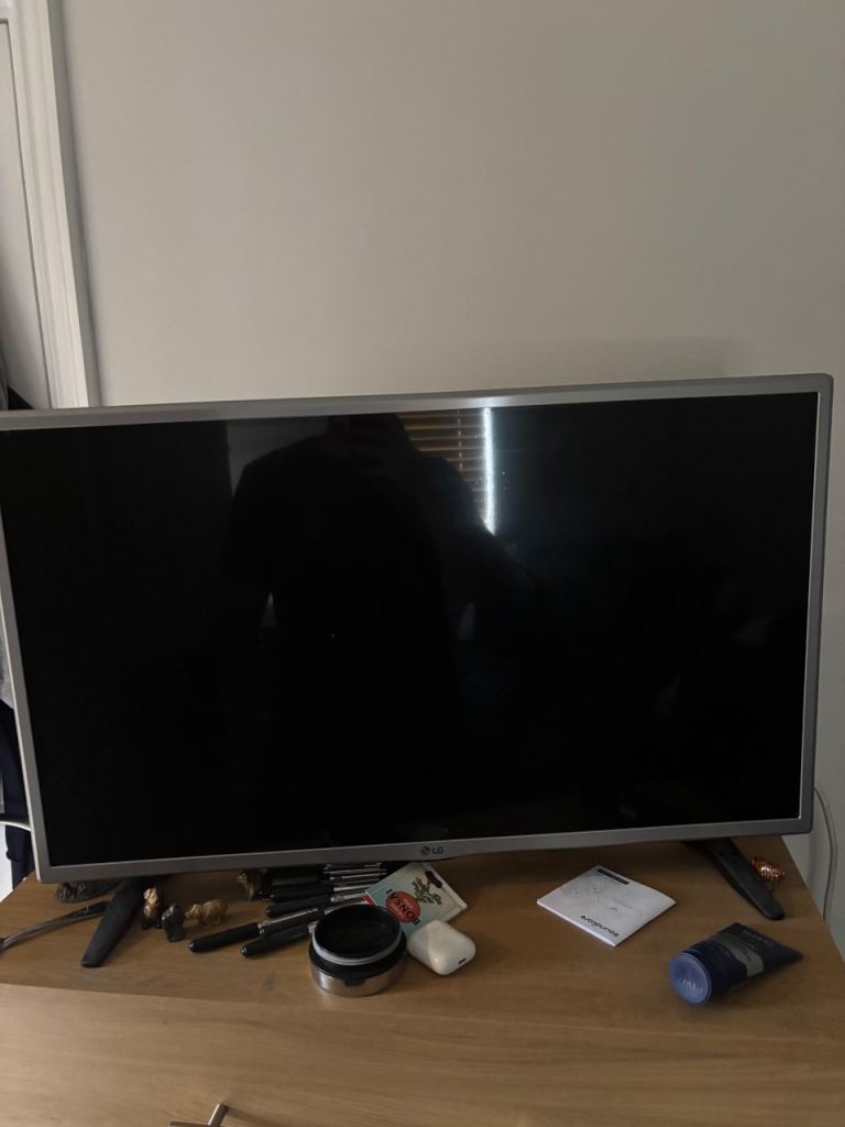 LG 28.5 inch TV – Good Condition