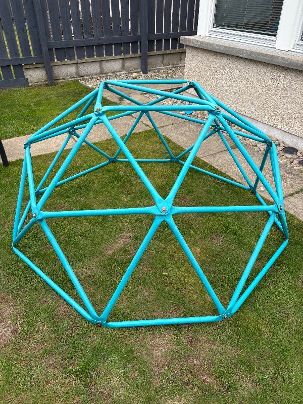 Metal climbing frame 