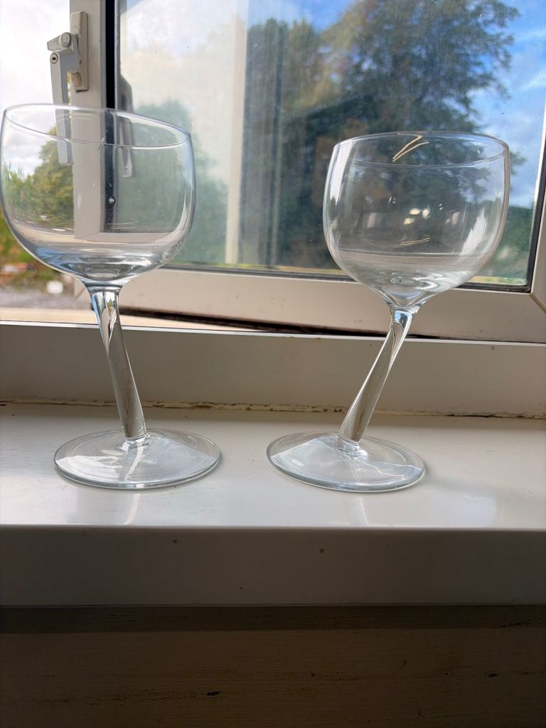 Pair of Clear Glass Wine Glasses with Twisted Stems – Good Condition