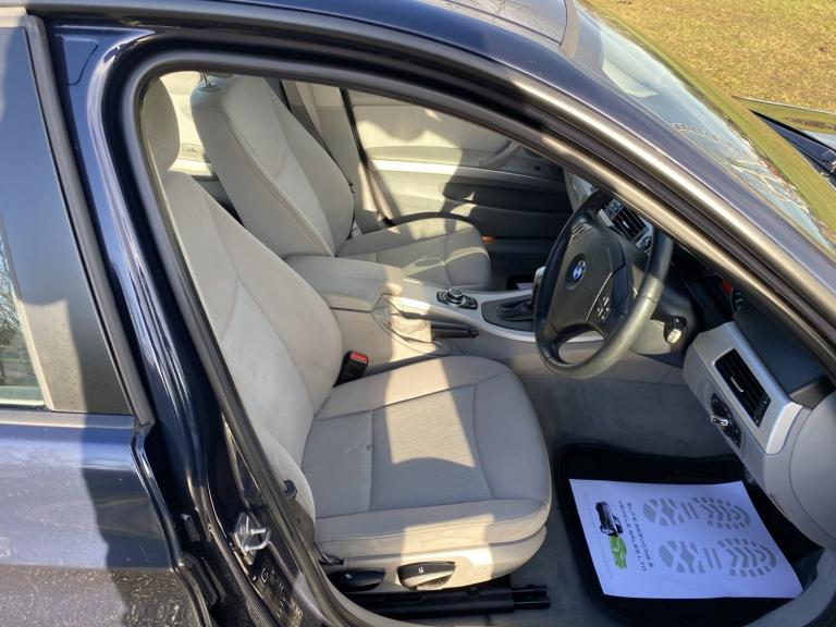 BMW 3 SERIES 2.0 320d SE Saloon 2009
