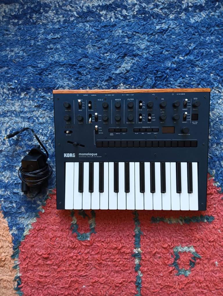 KORG Monologue Monophonic Analogue Synthesiser with official KORG power supply.