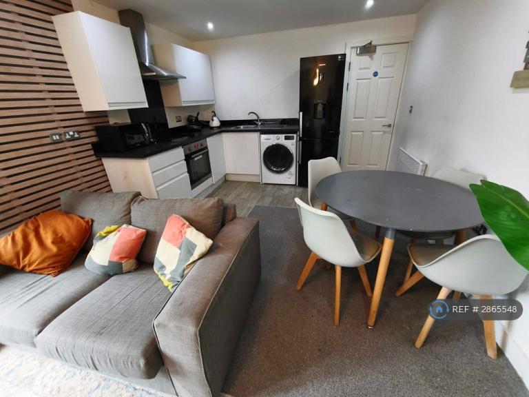2 bedroom flat in Shield House, Sheffield, S6 (2 bed) (#2865548)