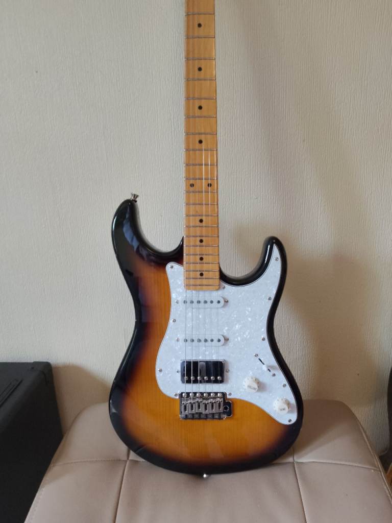 Levinson Sceptre Stratocaster Guitar - Sunburst, Excellent Condition