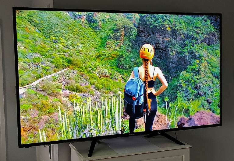 65" HISENSE SMART 4K ULTRA HD SLIM HUGE SCREEN LED WIFI APPS TV RC LEGS - FREE DELIVERY