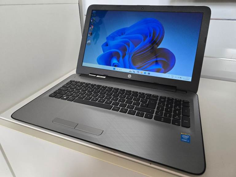 HP Pavilion 15-ay078 15inch laptop Intel i7, 8GB Ram, Win 11