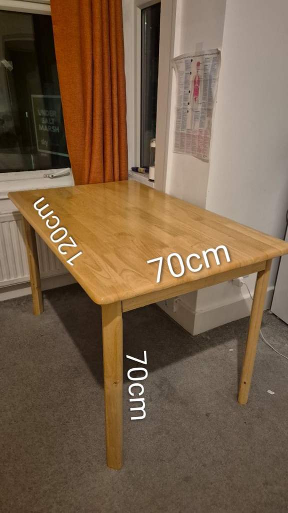 Solid Wood Dining Table and four chairs set - Excellent condition